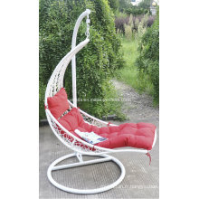 Chaise à osier confortable pour jardin
